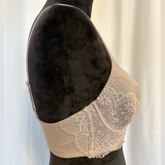 Victoria’s Secret Body by Victoria lined demi lace bra size 34D - Picture 4 of 8